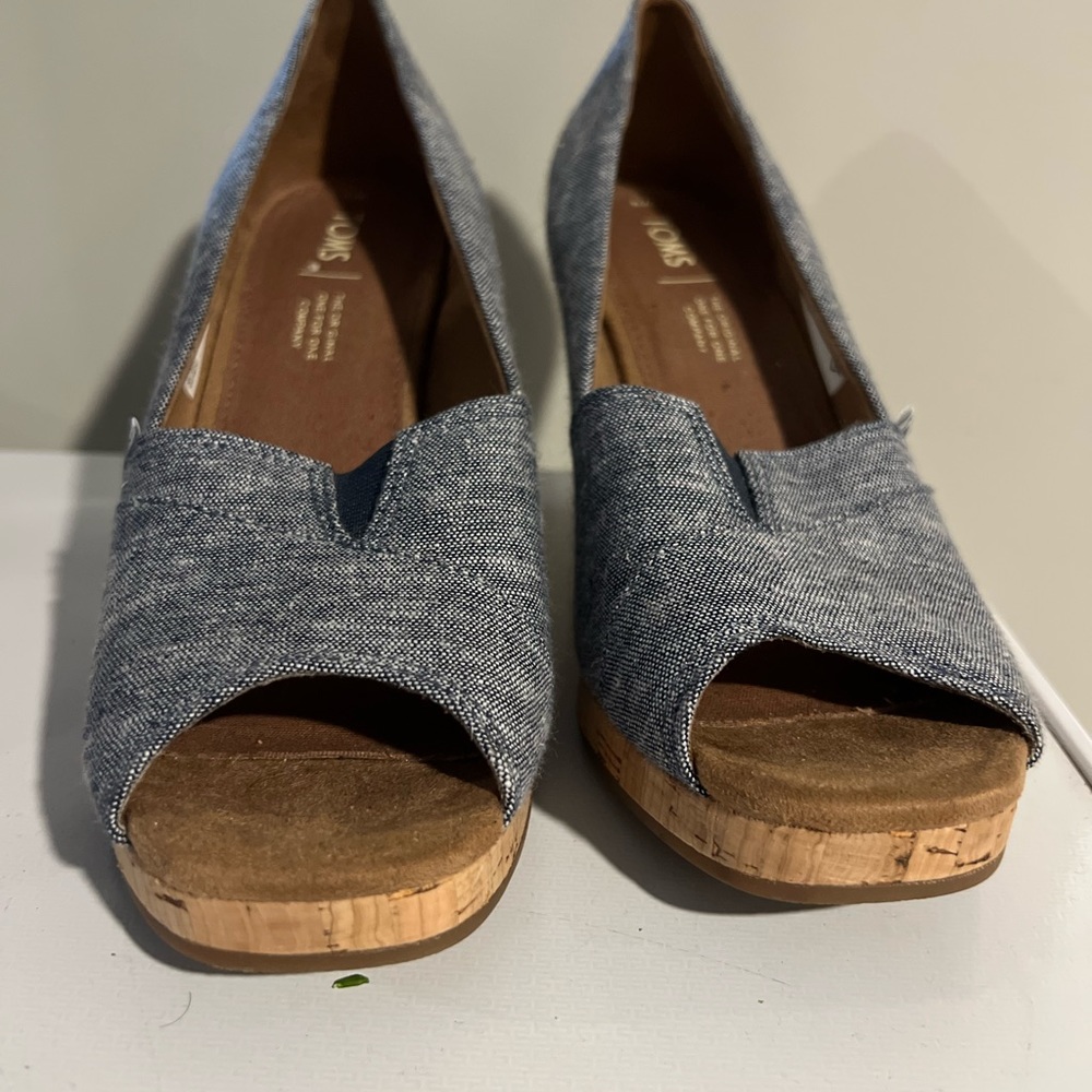 Toms Wedge Size 9